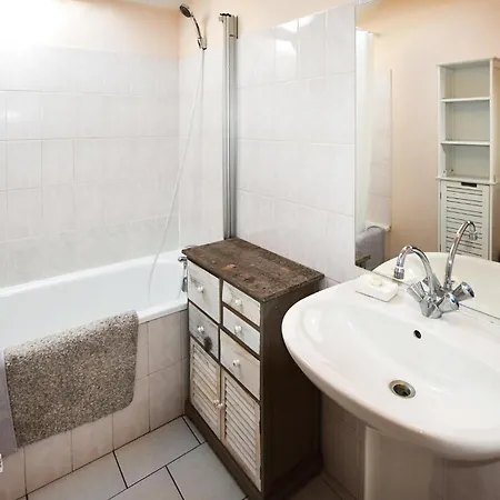 2 Bedroom Beautiful In *